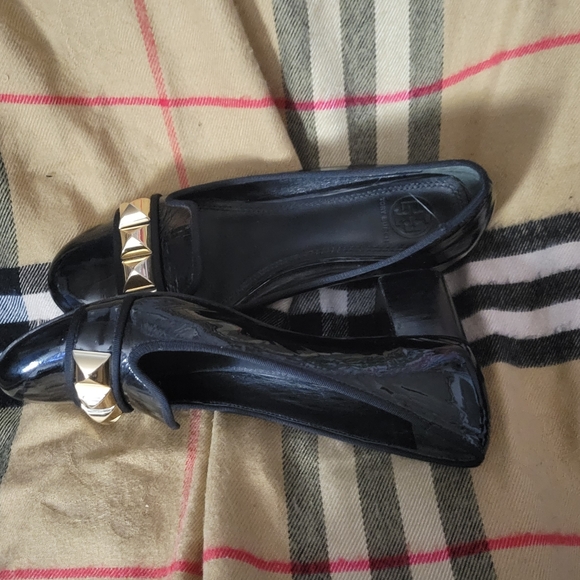 TORY BURCH PATENT LEATHER GOLD STUDS PUMPS ASHER SZ 8 MEDIUM BLACK - Picture 10 of 16